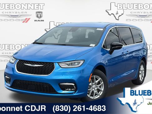 New 2026 Chrysler Pacifica Select image 1