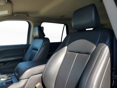 Used 2024 Ford Expedition Max XLT image 15