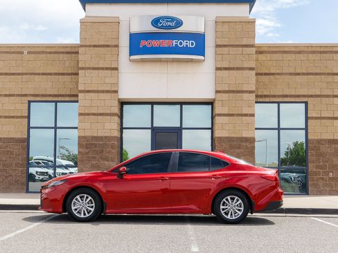 Used 2025 Toyota Camry LE FWD image 9