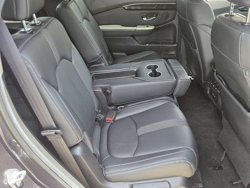 Used 2025 Honda Pilot EX-L image 16