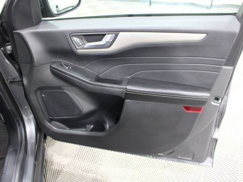 Used 2022 Ford Escape SEL w/ Technology Package FWD image 27