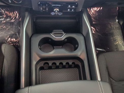 New 2026 RAM 1500 4x4 Crew Cab image 23