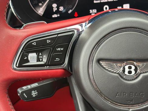 Used 2021 Bentley Bentayga AWD/4WD image 25