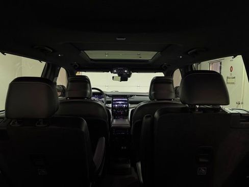 Used 2021 Jeep Grand Cherokee L Overland w/ Luxury Tech Group IV image 10