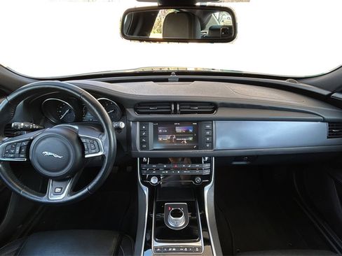 Used 2016 Jaguar XF R-Sport image 15