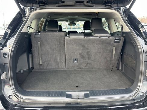 Used 2024 Toyota Highlander XLE image 17