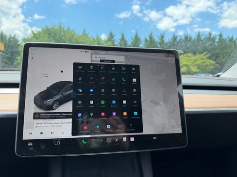 Used 2024 Tesla Model Y Long Range AWD/4WD image 13