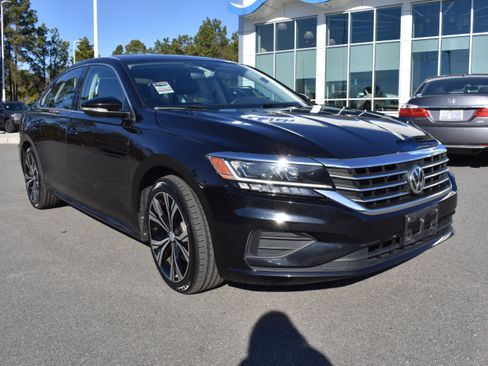 Used 2021 Volkswagen Passat 2.0T SE image 3