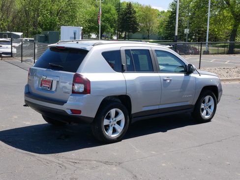 Used 2016 Jeep Compass Latitude w/ All Weather Capability Group AWD/4WD image 4