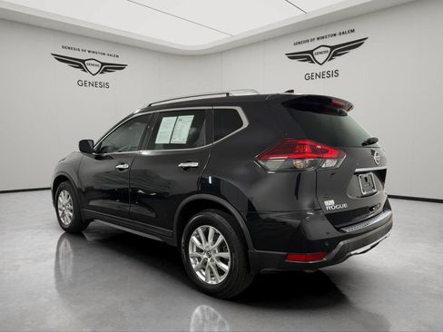 Used 2019 Nissan Rogue SV AWD/4WD image 3
