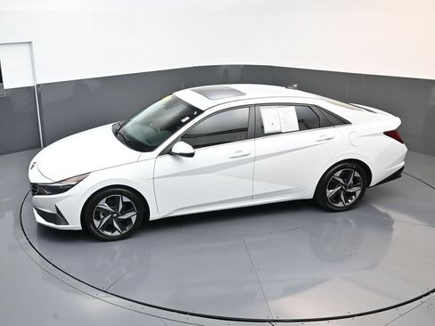 Certified 2022 Hyundai Elantra Limited w/ Cargo Package FWD image 19
