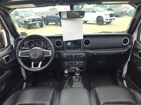 Used 2023 Jeep Wrangler Unlimited Rubicon 4xe w/ Cold Weather Group AWD/4WD image 15