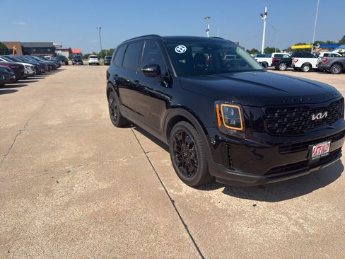 Used 2022 Kia Telluride EX w/ EX Premium Package AWD/4WD image 3