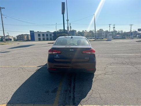 Used 2017 Kia Forte LX image 28