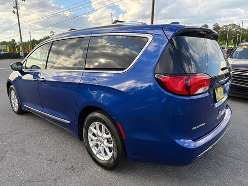 Used 2020 Chrysler Pacifica Touring-L FWD image 8