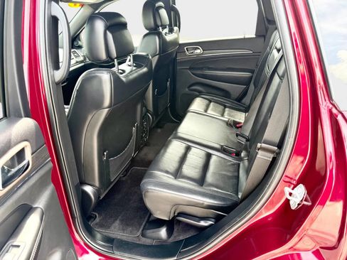 Used 2017 Jeep Grand Cherokee Limited image 17