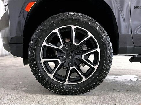 Used 2022 Chevrolet Suburban RST w/ Luxury Package image 8