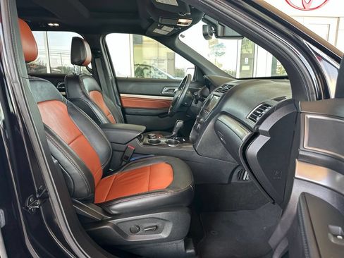 Used 2019 Ford Explorer XLT w/ Equipment Group 202A AWD/4WD image 12
