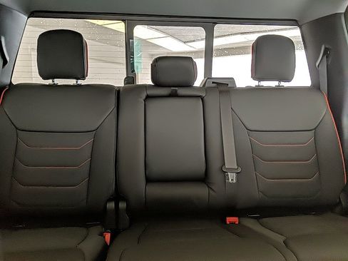 New 2026 Ford F250 Lariat w/ Black Appearance Package image 37