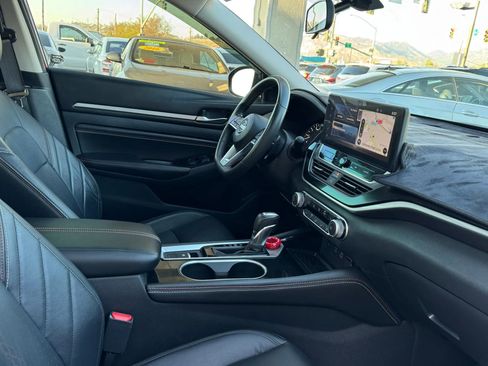 Used 2023 Nissan Altima 2.5 SR w/ SR Premium Package image 13