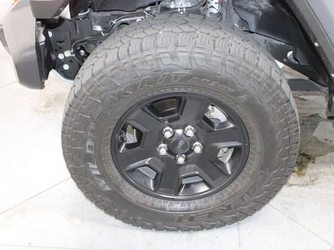 Used 2023 Jeep Gladiator Mojave AWD/4WD image 43