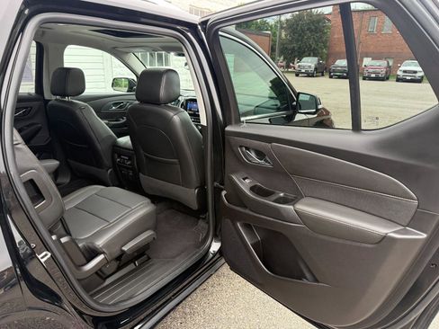 Used 2020 Chevrolet Traverse Premier AWD/4WD image 19