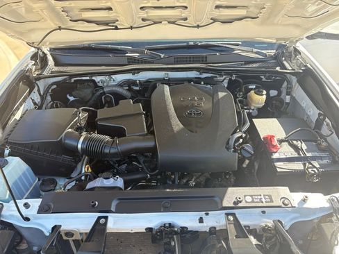 Used 2016 Toyota Tacoma TRD Sport w/ Towing Package image 28