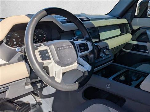 Used 2023 Land Rover Defender 90 X-Dynamic SE image 11