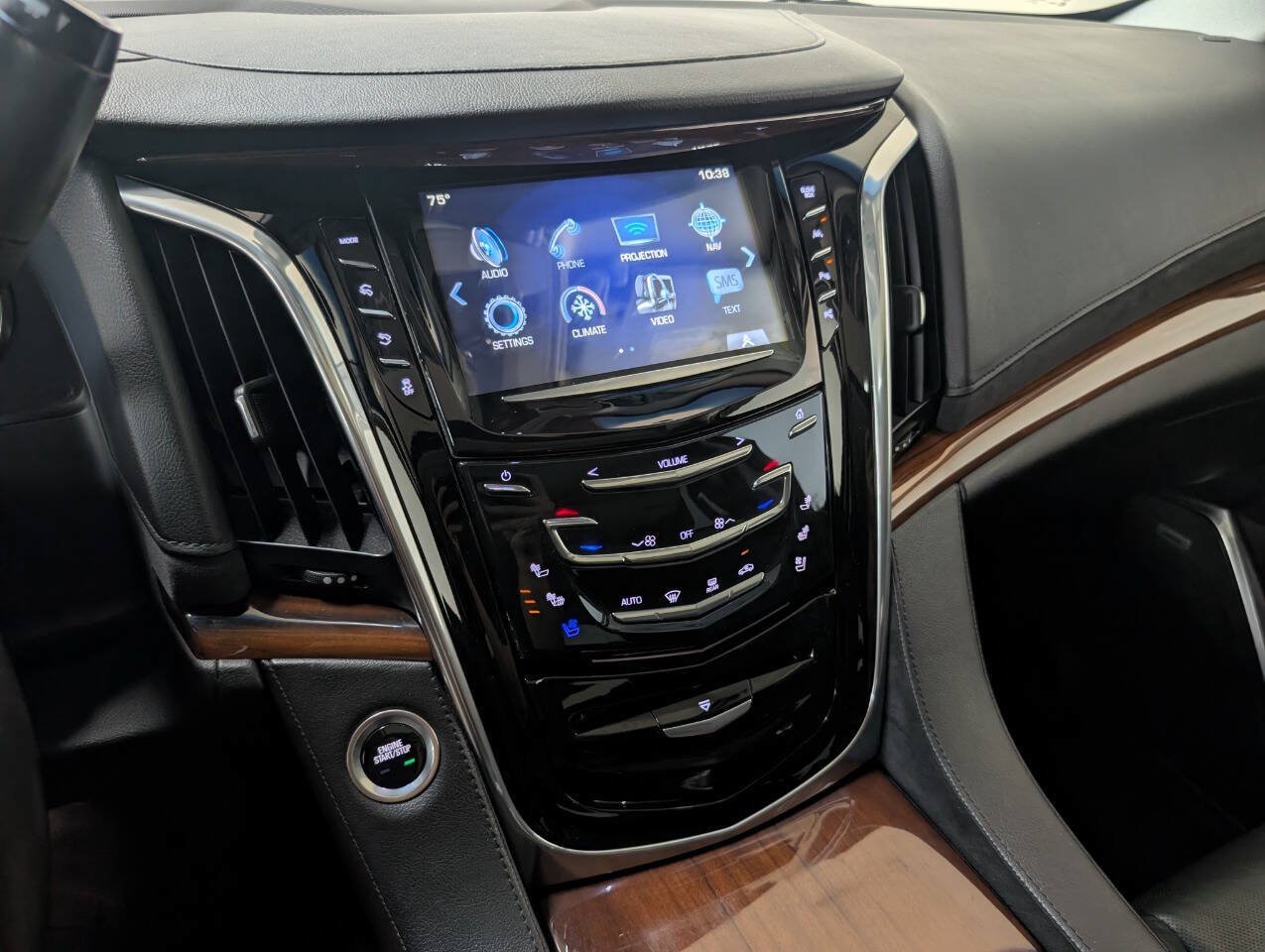 Used 2018 Cadillac Escalade Premium Luxury AWD/4WD image 9