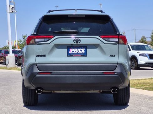 Used 2022 Toyota RAV4 XLE w/ Convenience Package FWD image 7
