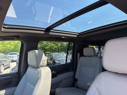 Used 2023 GMC Yukon XL SLT image 12