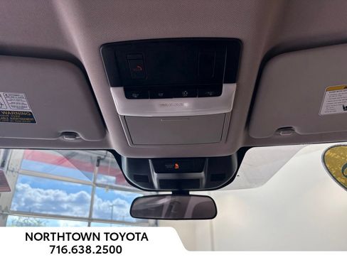 Used 2025 Nissan Rogue SV FWD image 15