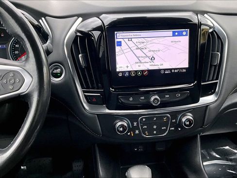 Used 2021 Chevrolet Traverse LT w/ LT Premium Package image 8