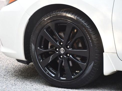 Used 2018 Nissan Altima 2.5 SR w/ SR Midnight Edition image 16