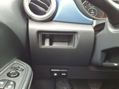 Used 2025 Nissan Versa SV image 17