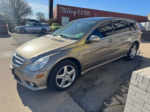 Used 2010 Mercedes-Benz R 350 4MATIC image 7