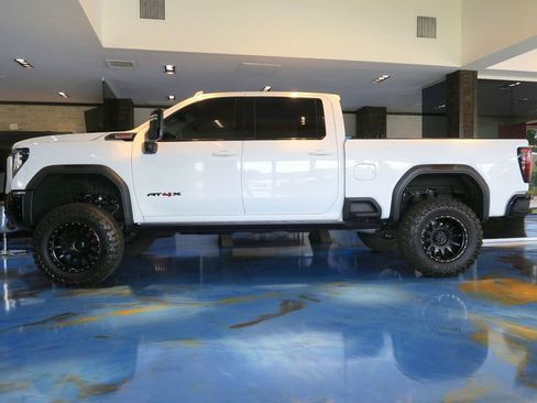 Used 2025 GMC Sierra 2500 AT4X AWD/4WD image 11