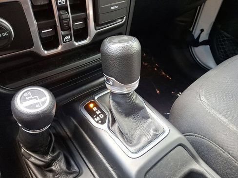 Used 2022 Jeep Wrangler Unlimited Sport AWD/4WD image 15