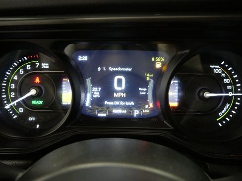 Used 2024 Jeep Wrangler Unlimited Sahara w/ Technology Group AWD/4WD image 15