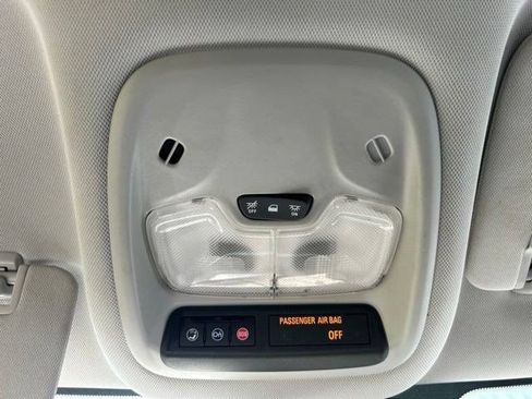Used 2023 Chevrolet TrailBlazer LT FWD image 34