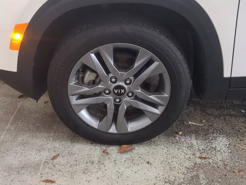 Used 2021 Kia Seltos S image 11