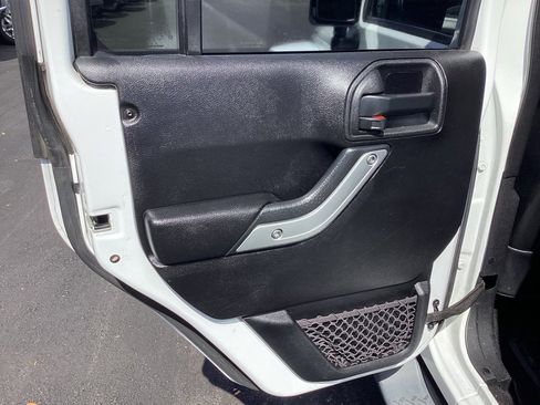 Used 2013 Jeep Wrangler Unlimited Sahara w/ Connectivity Group image 27