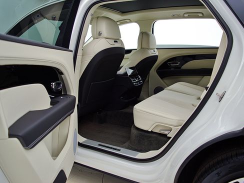 Certified 2023 Bentley Bentayga Extended Wheelbase image 43
