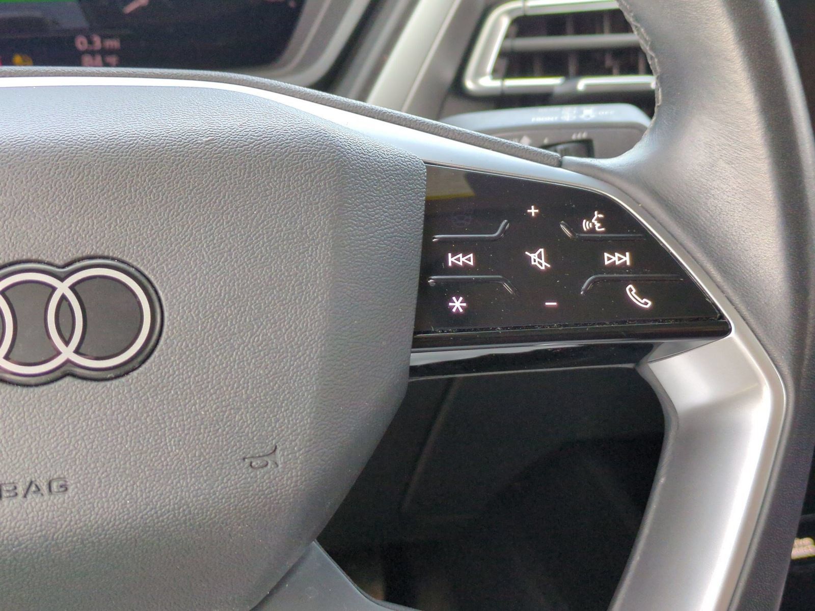 Used 2023 Audi Q4 e-tron Premium w/ Convenience Package AWD/4WD image 11