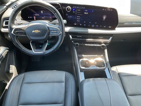 Used 2025 Chevrolet Traverse LT AWD/4WD image 13