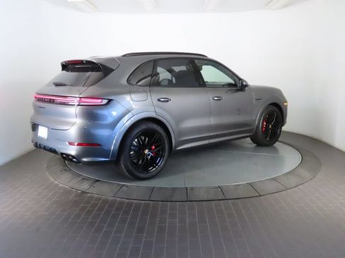 Certified 2026 Porsche Cayenne S AWD/4WD image 7