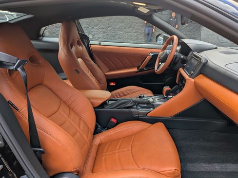 Used 2020 Nissan GT-R Premium w/ Premium Interior Package AWD/4WD image 15