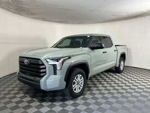 Used 2025 Toyota Tundra SR5 w/ SR5 Convenience Package AWD/4WD image 7