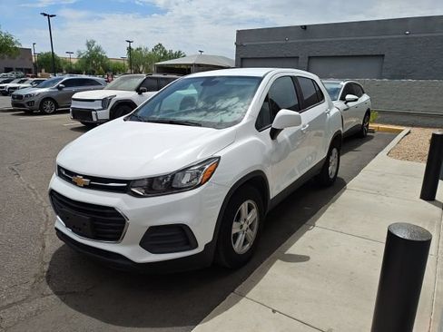 Used 2022 Chevrolet Trax LS w/ Tint and Cruise Package FWD image 3