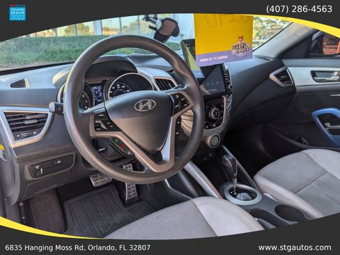 Used 2013 Hyundai Veloster w/ Style Pkg image 16